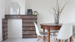 In een topstraat vlakbij het centrum van Mortsel maar toch rustig gelegen bevindt zich dit kleinschalig opbrengstgebouw met twee appartementen en...