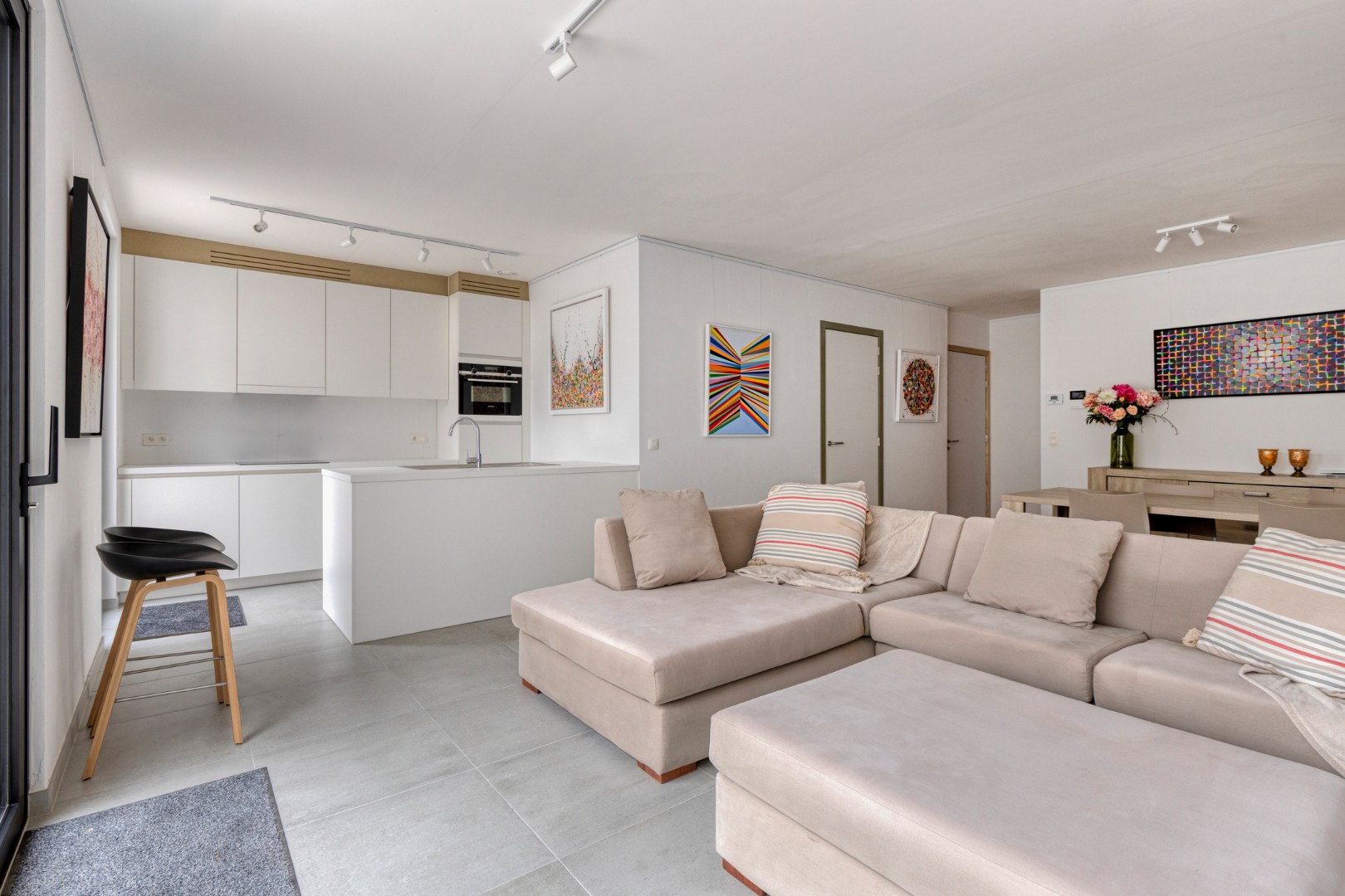 ZWEVEGEM - Nieuw en energiezuinig gelijkvloers appartement met 1 slaapkamer en terras! - foto 1