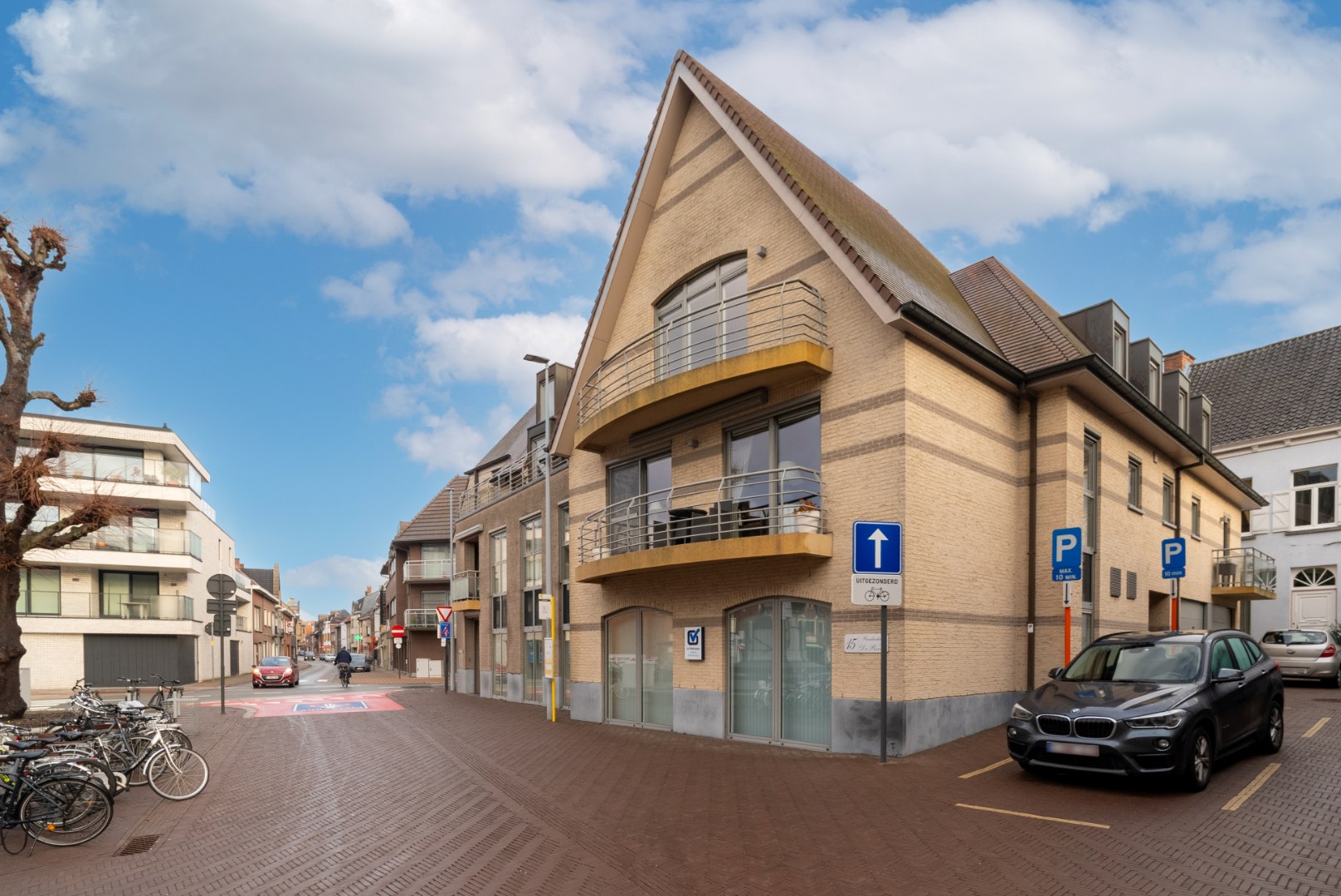 Drie-slaapkamerappartement met garage in Meulebeke! - foto 2