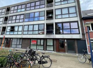 Ligging:Dit ruime comfortabele appartement is gelegen in het centrum van Geel. Hierdoor liggen alle faciliteiten die Geel te bieden heeft op...