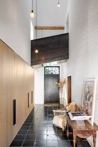 Het Molenhof is een prachtig gerenoveerde vierkantshoeve uit de 18de eeuw, gelegen in het hart van het Pajottenland. Deze unieke eigendom...