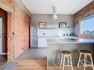 Appartement op wandelafstand van Te Boelaarpark in een kleinschalig gebouw met lift.Een ruime leefruimte op een mooie laminaat baadt in het...