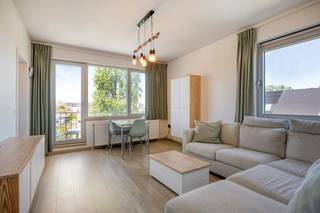 This cozy and bright apartment is ideally located on the Gouverneurverwilghensingel in Hasselt, in an excellent location near the city center, shops, public transport and with an easy connection to the motorway.Located in a building dating from 1975, the apartment was renovated in 2020. With a living area of approximately 50 m², it has a pleasant living space with a balcony, an equipped kitchen, a bedroom and a bathroom.Additional advantages are the private garage box and the practical basement storage, which provide extra comfort and storage space.The windows were completely renewed in 2019.The roof of the apartment building was completely renewed in 2023.Thanks to its central location and compact, ready-to-move-in character, this apartment is ideal as an investment or for private living.The property is offered through the Pre-sale formula. On 18/06/2026 between 16:00 and 18:00, you can come visit the property by appointment and make an offer. The listed price is a starting price. For further information, please contact the property agent.Register of measures: no
