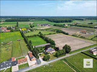Landelijk gelegen op een magnifiek perceel van in totaal 2,1 Ha in waardevol agrarisch gebied,in de rustige, natuurrijke omgeving van St -Jan...