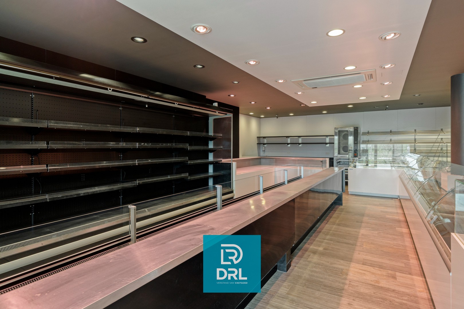 COMMERCIEEL PAND met LOODS te KORTEMARK - foto 4