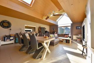 UNIEKE KANS – Polyvalent gebouw met 2 volwaardige wooneenheden!

Bent u op zoek naar een slimme investering of een ruime woning voor twee gezinnen (kangoeroewoning)? Dit veelzijdige pand combineert comfortabel wonen met interessante verhuurmogelijkheden, op een rustige en toch centrale ligging.
Het gebouw omvat twee afzonderlijke wooneenheden, elk met een eigen indeling en karakter.

Eenheid 1: geniet van aangenaam wonen met tuin en inpandige garage. De leefruimte en keuken geven uit op een private tuin – ideaal voor ontspanning – terwijl de eerste verdieping twee slaapkamers en een badkamer biedt.

Eenheid 2: ruim en licht, met leefruimte, keuken, salon en twee slaapkamers en badkamer op de eerste verdieping. Bovenaan bevindt zich een derde slaapkamer, perfect als master bedroom of bureauruimte.

Een ideale opportuniteit voor gezinnen of investeerders die comfort, en rendement zoeken.

Mis deze kans niet en plan uw bezoek via 09/336 16 15 of mail naar info@vastgoedunicum.be

Virtuele rondleiding?
https://youtube.com/shorts/oq5tkVFQT-M