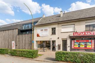 Woning met handelsruimte (koffiebar) op toplocatie te koop!Deze karaktervolle woning met handelsruimte is gelegen op een perceel van 325m² in het...