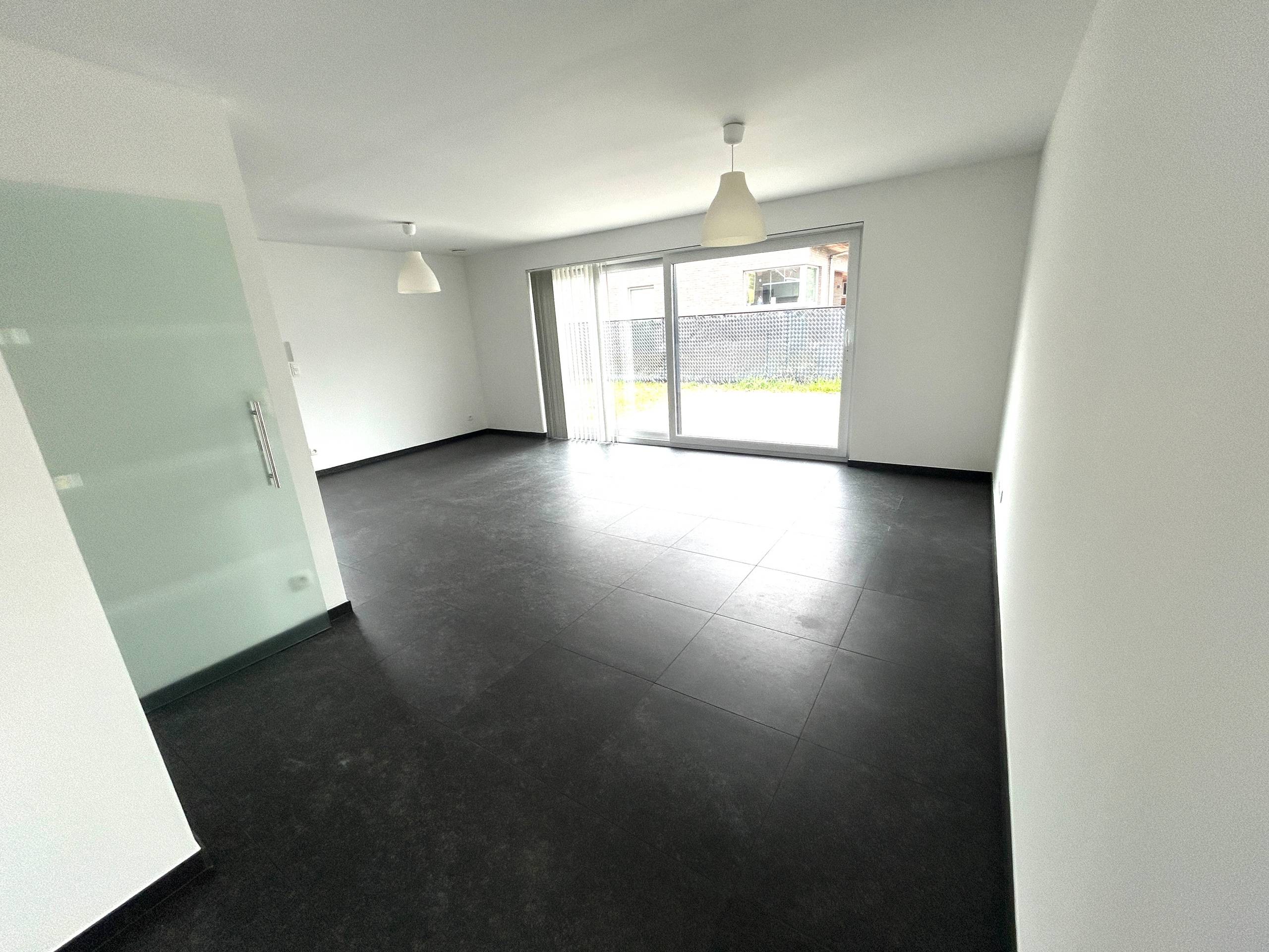 Moderne alleenstaande villa met 3 slaapkamers en garage. - foto 5