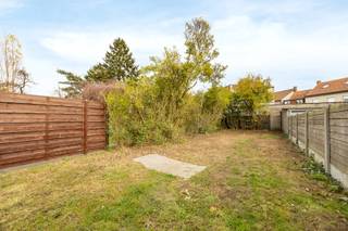 BINNEN FOTO’S OP AANVRAAGHet betreft een volledig te renoveren woning.Binnen foto’s zijn eenvoudig te verkrijgen via een aanvraag per mail naar...