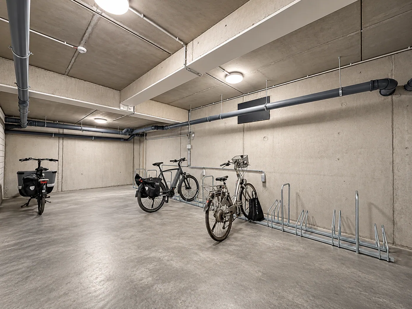 Versatile modern commercial property with private garden and parking in Wommelgem - photo 5