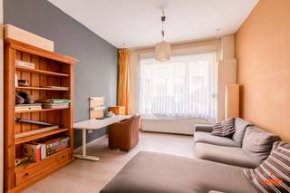 Deze woning is gelegen aan de rand van de Bloemekenswijk, op wandelafstand lokale handelaars, winkels en scholen. Het stadscentrum van Gent...