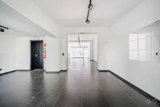 We Invest is pleased to present this superb 83 m² first floor commercial property, ideally located on Avenue Adolphe Buyl, a dynamic and...