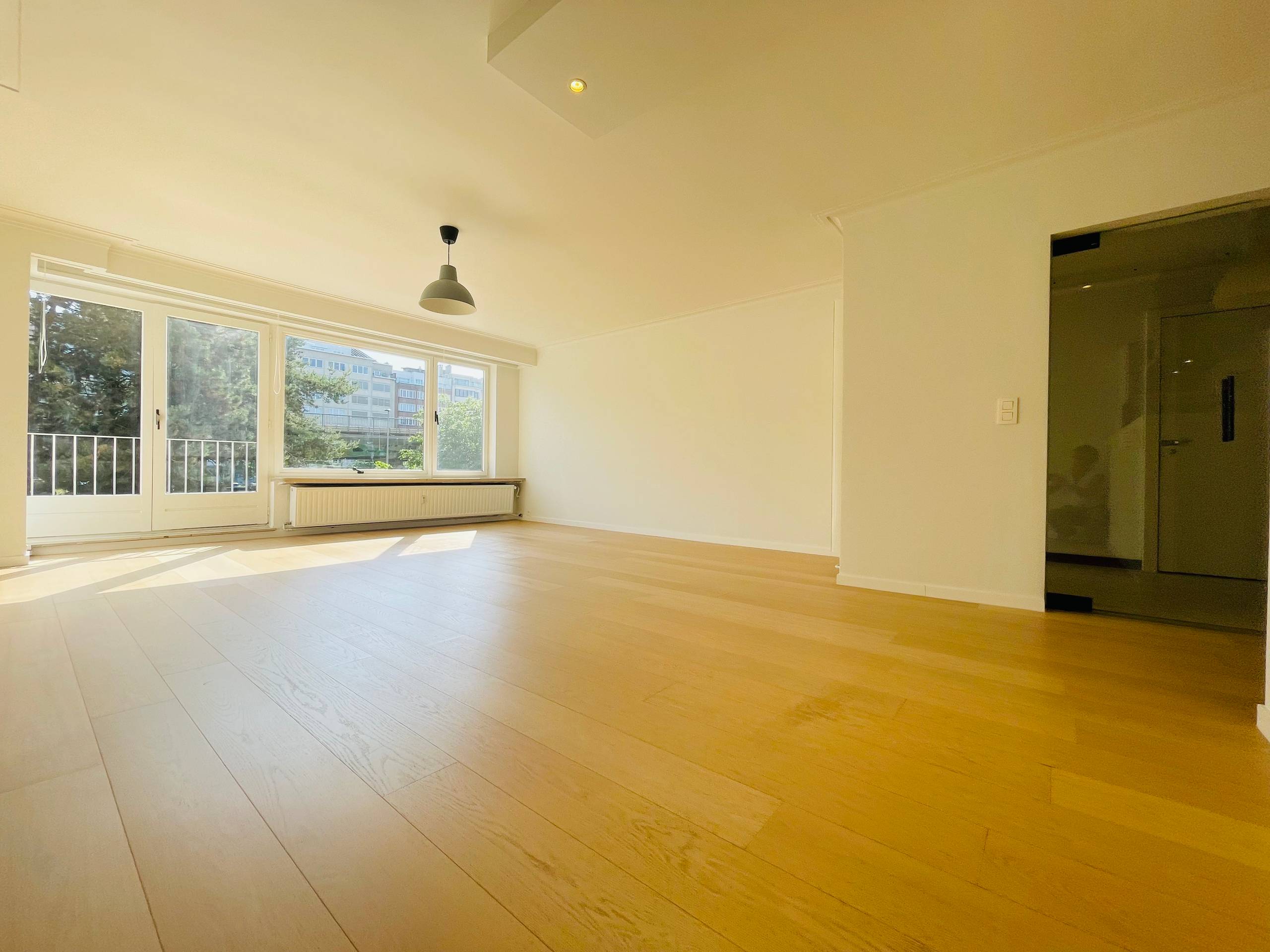 Ruim, lichtrijk & prachtig afgewerkt appartement met garage aan Zuidpark te Gent. - foto 1
