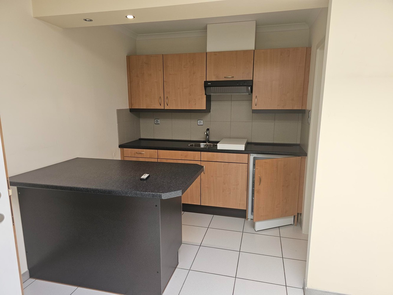 Vlot bereikbare kantoorruimte op de eerste verdieping. - foto 4