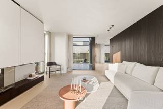 In het bruisende centrum van Oostkamp, op de hoek van de Kortrijksestraat en de vernieuwde Schooldreef, bevindt zich dit...