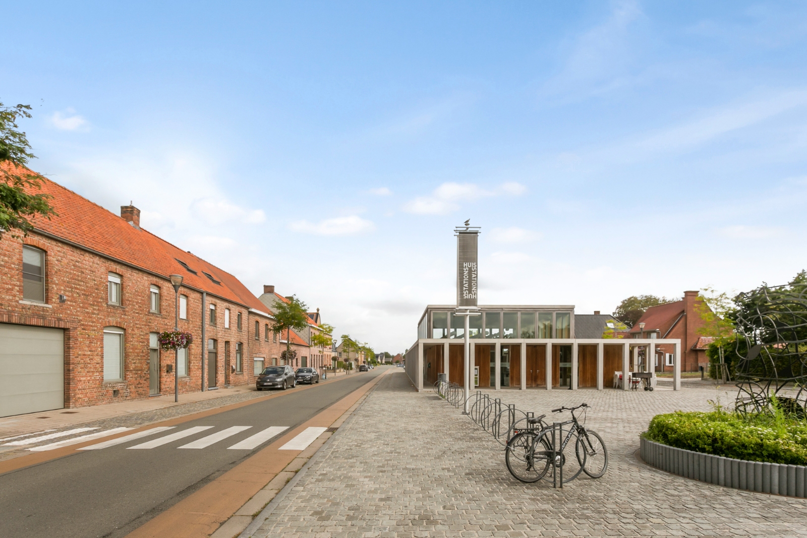 Omvangrijke woning met 5 slpk, tuin en dubbele garage - foto 4