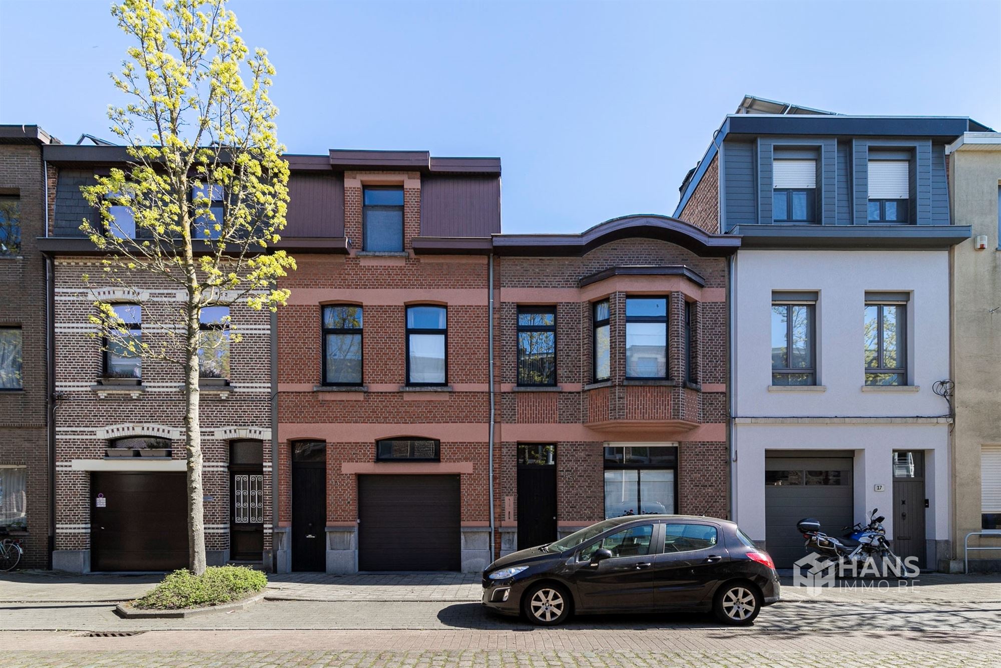 Ruime woning (380 m²) met 5 slaapkamers en 2 badkamers in Mortsel. - foto 2