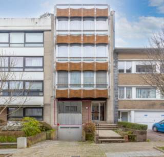 Beautiful one-bedroom apartment with terrace and garden in Oudergem, in a neighbourhood where life is very pleasant. Close to all amenities,...