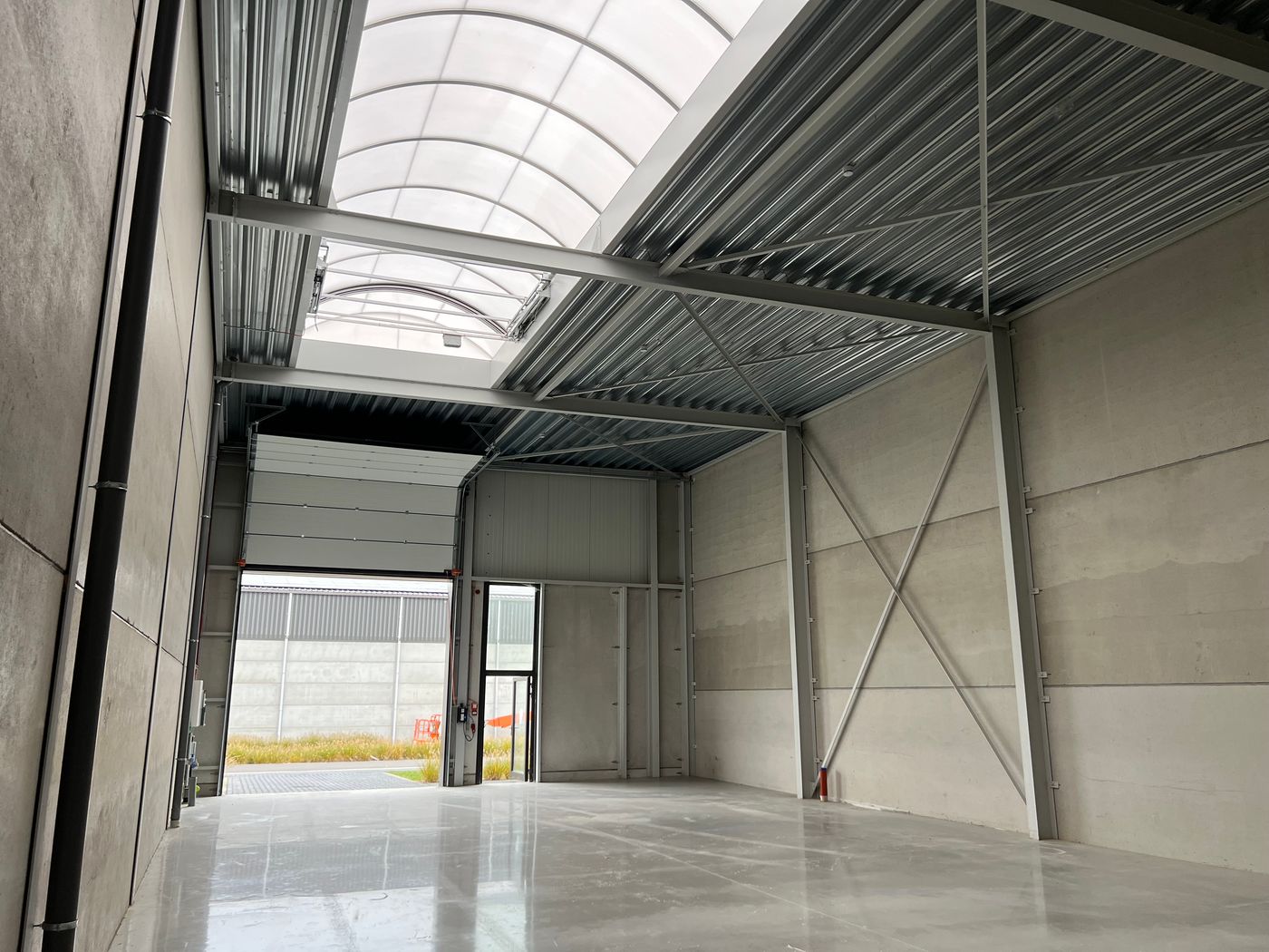 TE HUUR NIEUWBOUW KMO-UNIT VAN 216 m² NABIJ DE E314 - photo 2