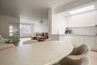 We vinden dit pareltje aan de Rupel in de Edward Claessenslaan te Niel, centraal bij winkels scholen, openbaar vervoer en levendige centrum,...