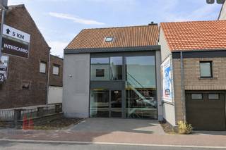 Bureau de 260 m² à louerCet espace stratégiquement situé combine une excellente visibilité avec un accès rapide à l’E40 et au R0. Idéalement...