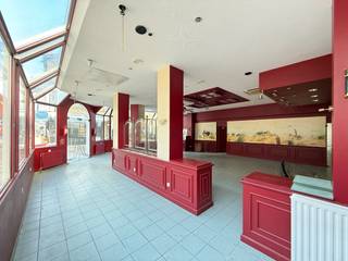 Découvrez ce bien commercial de caractère idéalement situé au cœur de La Panne, à seulement 100 mètres de la plage. Grâce à sa localisation...