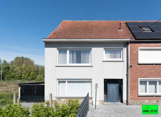 +++ Oude Muilenstraat 32, Liedekerke +++Gelegen in een rustige doodlopende straat in Liedekerke, vindt u deze charmante en gedeeltelijk vernieuwde...