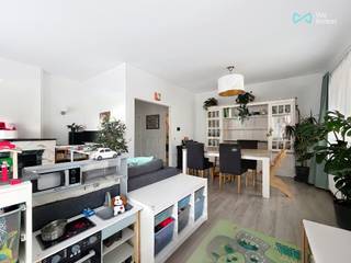 Mail: clara.jacquy@weinvest.be Tel: 0456 12 69 85Exclusief biedt We Invest dit prachtige appartement met 2 slaapkamers aan, gelegen op de 2de en...