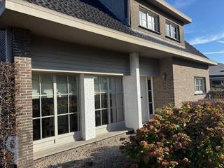 Deze correct onderhouden woning bevindt zich in een verkeersluwe straat op een boogscheut van Ename bos. Indeling beneden : ingerichte keuken...