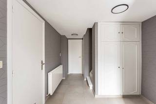 Gerenoveerde bel-etage woning in rustige woonwijk.Deze goed onderhouden bel-etage woning is gelegen in een rustige omgeving. De woning beschikt over...