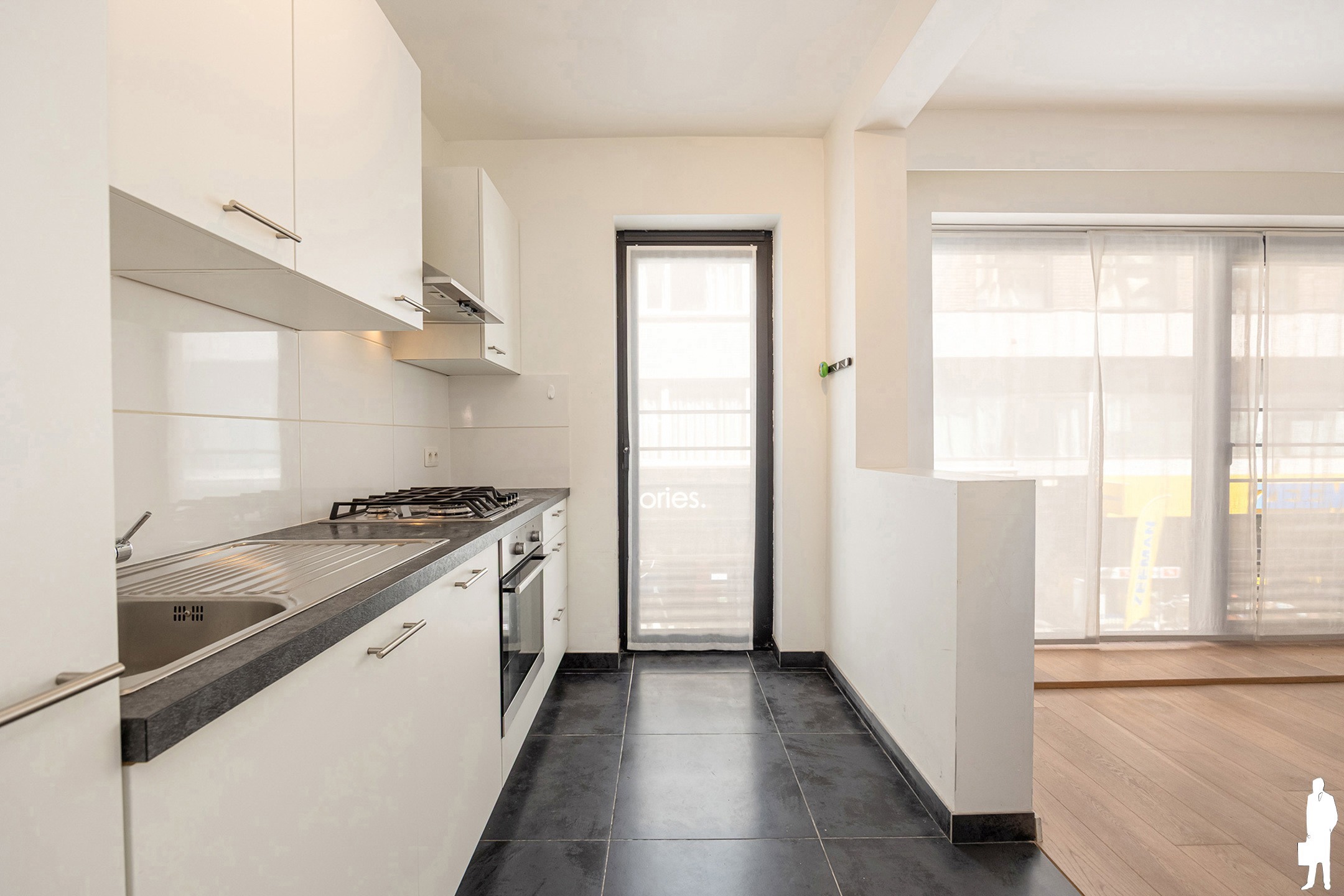 Gerenoveerd 1-slpkappartement met terras in hartje Beveren - foto 5