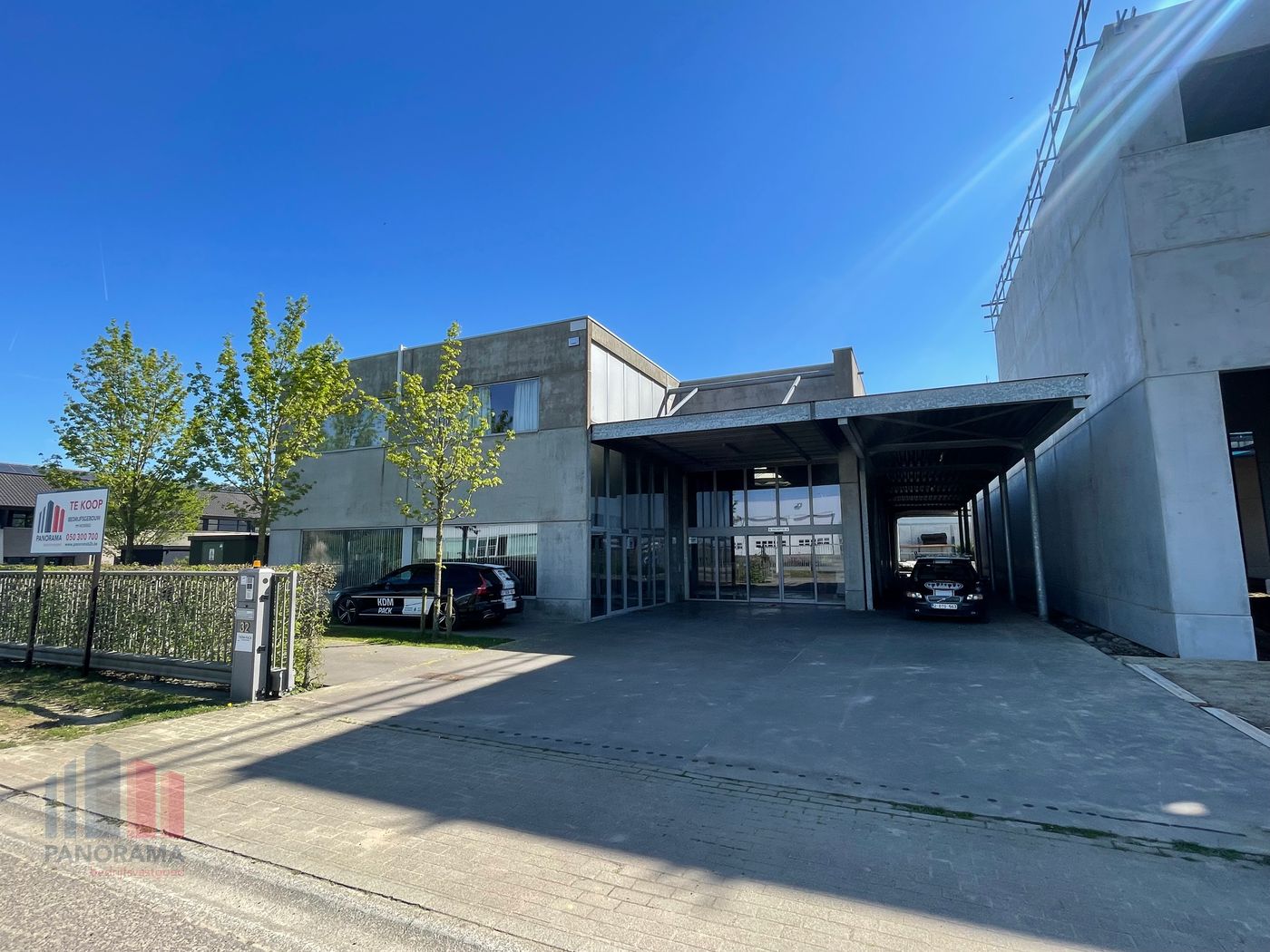 BEDRIJFSGEBOUW MET KANTOOR EN WONING TE ROESELARE - foto 1