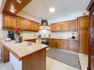 Op UITERST GUNSTIGE LIGGING in centrum Zottegem vinden we dit INSTAPKLAAR APPARTEMENT met 3 SLAAPKAMERS.Deze eigendom werd steeds ZEER GOED...