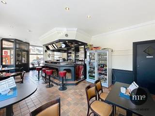 Ternat : Gelegen op het MARKTPLEIN met heel wat PARKEERGELEGENHEID RONDOM, biedt IMMO STORE u deze CAFE/BRASSERIE aan met een bruikbare oppervlakte...