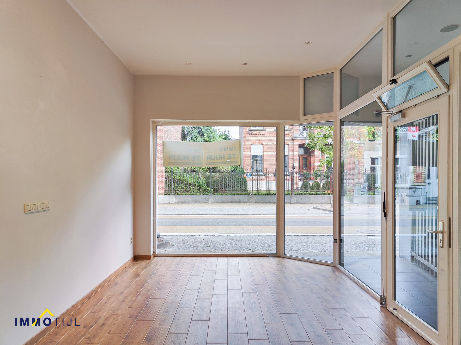 Winkelruimte te huur in centrum van Sint-Gillis. - foto 2