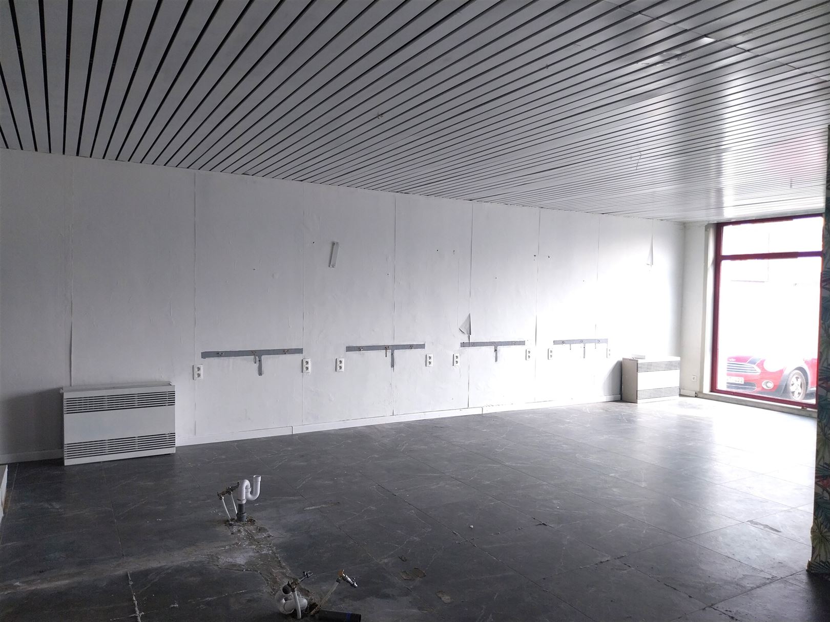 TE HUUR: Handelspand/kantoorruimte gelegen te Beringen! - foto 5