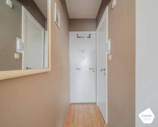 Deze instapklare studio heeft een uitstekende locatie op de Zeedijk vlakbij de Grote Markt en het station. Bij het binnenkomen komt u meteen terecht...