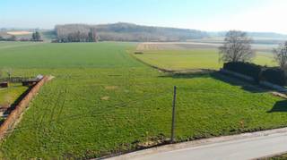 Op een vlot bereikbare ligging tussen Leuze en Doornik, midden de stille velden, op de rustgevende boerenbuiten, kan je een villawoning optrekken...