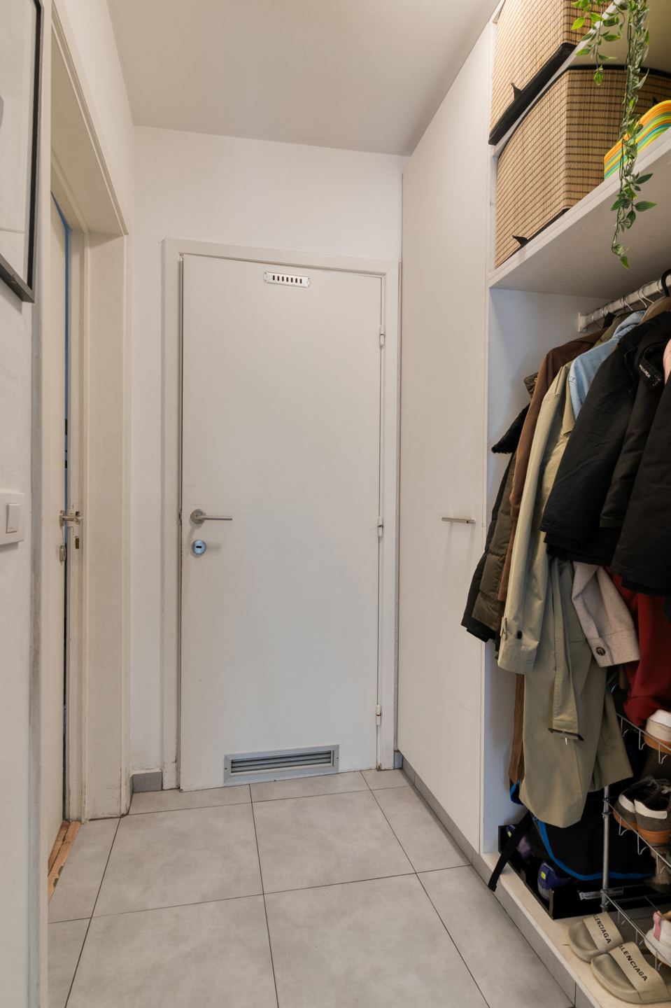 Goed verhuurd appartementsgebouw met 5 appartementen en 5 garages op goede locatie  - foto 4