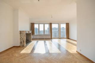 Zin om midden in de stad te wonen? Ontdek dan dit ruime appartement met 3 slaapkamers, gelegen op een toplocatie aan de Frankrijklei.Dit appartement...