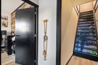 <p>Volledig gerenoveerde villa (5/6 slpk – 2 badk) met ruime garage op een unieke locatie, omgeven door een prachtig wijds landelijk verzicht te Essen-Horendonk. Volledig instapklaar en energiezuinig! EPC 183</p>