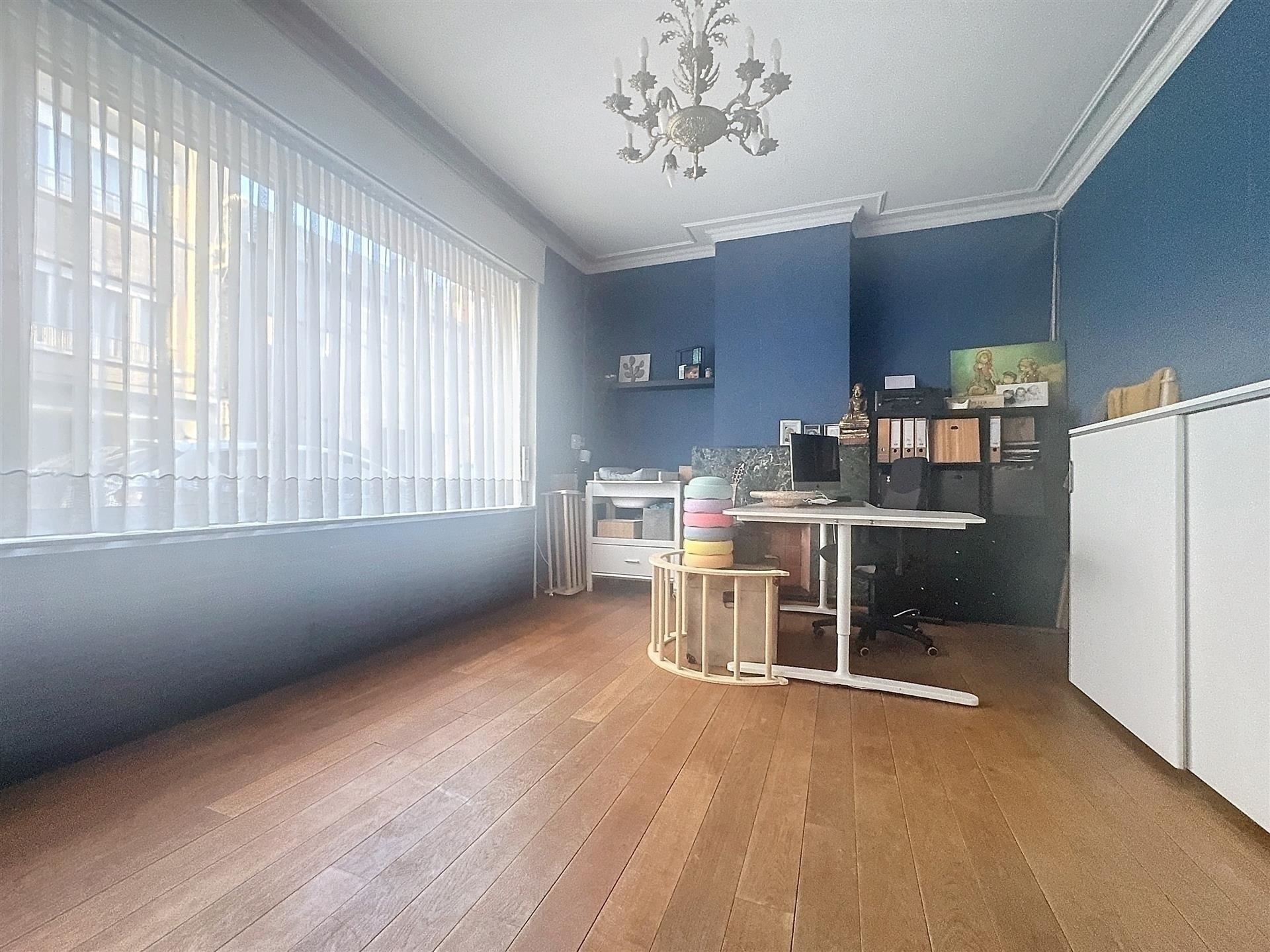 Ruime STADSWONING (218m² woonopp.) met 5 slaapkamers (extra kamers mogelijk) en tuin met fietsen-uitweg in het CENTRUM - foto 5
