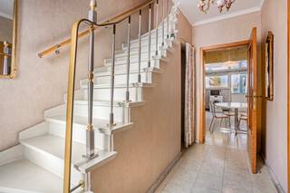 Op een boogscheut van de historische Abdij van Affligem bevindt zich deze te renoveren rustig gelegen woning. Alle voorzieningen zijn in...