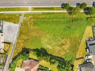 Deze bouwgrond is topgelegen en biedt veel mogelijkheden. Commerciële zichtlocatie, of mogelijkheid tot verkavelen voor 5/6 woningen.