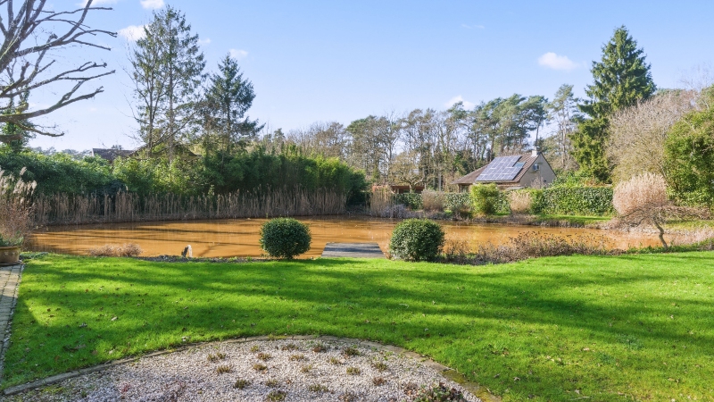 Exclusief gelegen villa van 345m² op 30 are met grote vijver - foto 3