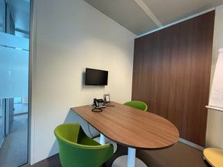 Uitstekend gelegen moderne co-working spaces van 40 m² te huur vlak bij de A201 met vlotte verbinding naar de E40 en op amper 2,4 km van luchthaven Zaventem. Vlotte bereikbaarheid met het openbaar vervoer: station Diegem ligt op slechts 6 min. Er is een bushalte nabij het kantoorgebouw. De instapklare kantoren zijn voorzien van o.a. kitchenette, sanitair, catering, videobewaking, ... De huurprijs is ALL-IN (internet, water, elektriciteit, meubilair, ...). Mogelijkheid tot het huren van parkeerplaatsen. Ook andere oppervlaktes mogelijk! Onmiddellijk beschikbaar. Contacteer PANORAMA voor bijkomende inlichtingen, plannen of een vrijblijvend plaatsbezoek 02 420 00 00.