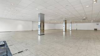 TE HUUR: handelspand van 497 m2 in het centrum van Genk.Welkom bij Europalaan 88/1 – het hart van Genk’s commerciële scene! Deze toplocatie biedt een...