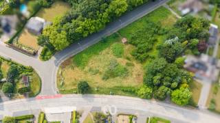 Ben jij op zoek naar een interessante projectgrond in het centrum van Oudenaarde? Gevonden!<br /><br />Deze ruime bouwgrond van meer dan 1.800 m² is gelegen in de Gentstraat en biedt heel wat potentieel voor wie op zoek is naar een project of ontwikkeling op een centrale en vlot bereikbare locatie. Dankzij de ligging vlakbij het stadscentrum, winkels, scholen en belangrijke invalswegen combineert dit perceel een strategische positie met een sterke toekomstwaarde.<br /><br />Een ideale opportuniteit voor wie wil investeren of bouwen in een goed gelegen en gevestigde omgeving.<br /><br />Lijkt dit perceel wel iets voor jouw project? Aarzel dan zeker niet en contacteer ons vandaag nog voor meer informatie!