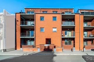 À deux pas du centre de Chapelle-lez-Herlaimont, We Invest Centre Hainaut vous présente cet appartement lumineux et très bien entretenu situé au...