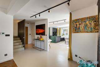 Welkom in deze prachtige moderne villa in Schilde. Deze volledig gerenoveerde topwoning (2022) biedt maar liefst 195 m² aan stijlvolle en...